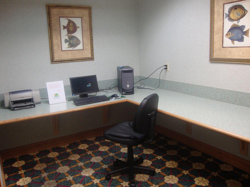 Baymont By Wyndham Fort Myers Airport Exterior photo