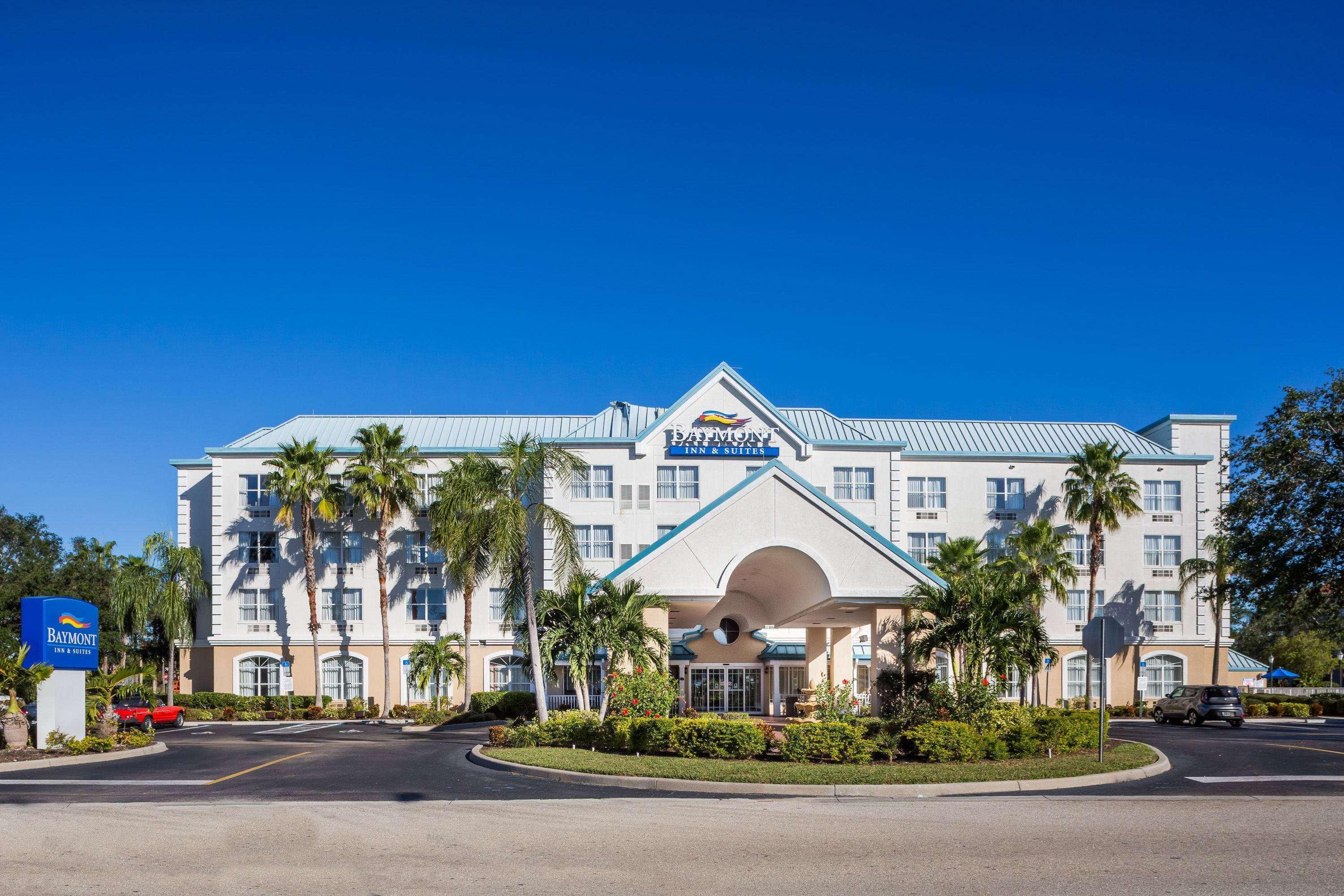 Baymont By Wyndham Fort Myers Airport Hotel Exterior photo