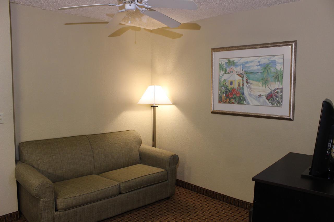 Baymont By Wyndham Fort Myers Airport Exterior photo