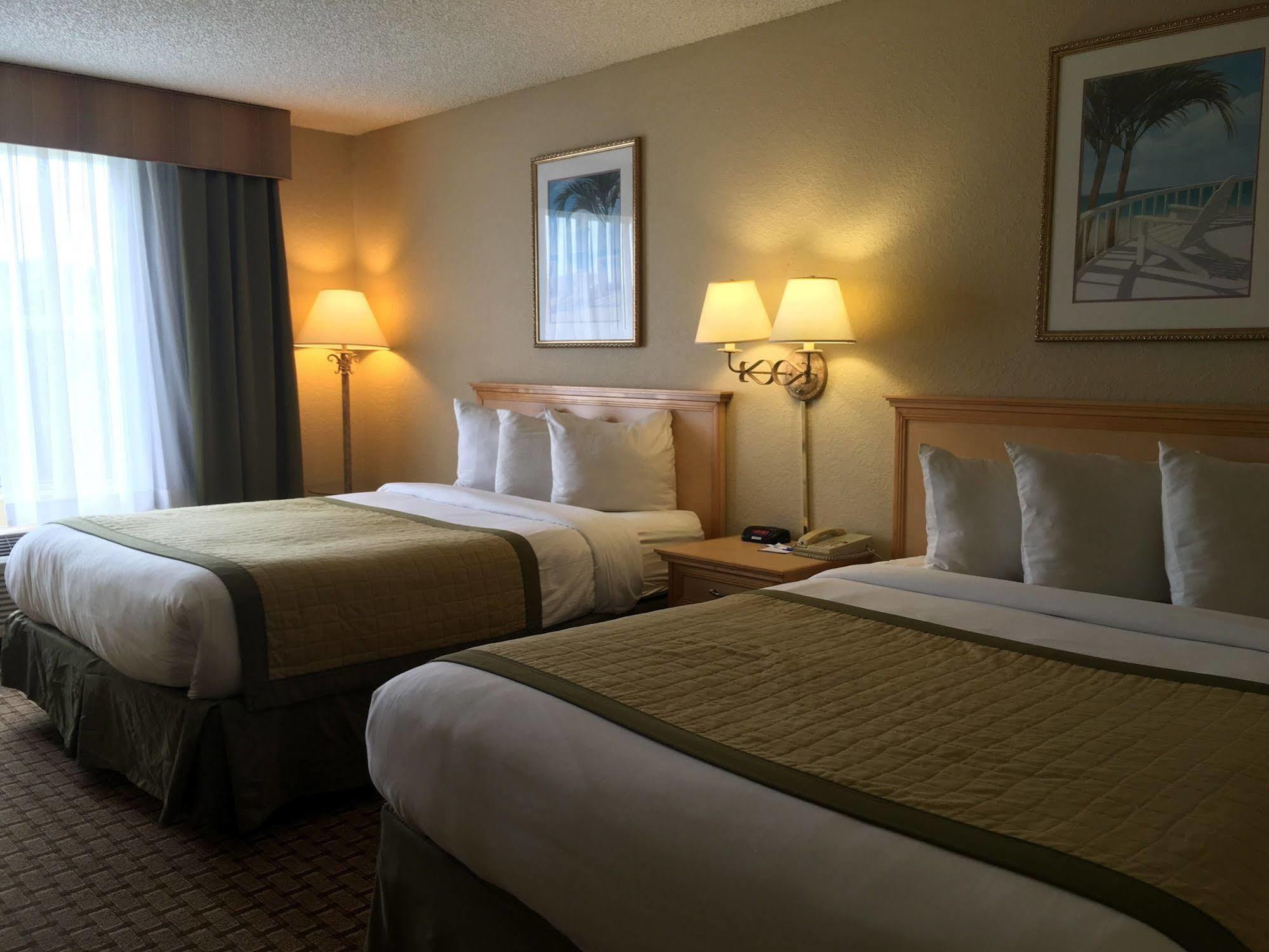 Baymont By Wyndham Fort Myers Airport Exterior photo